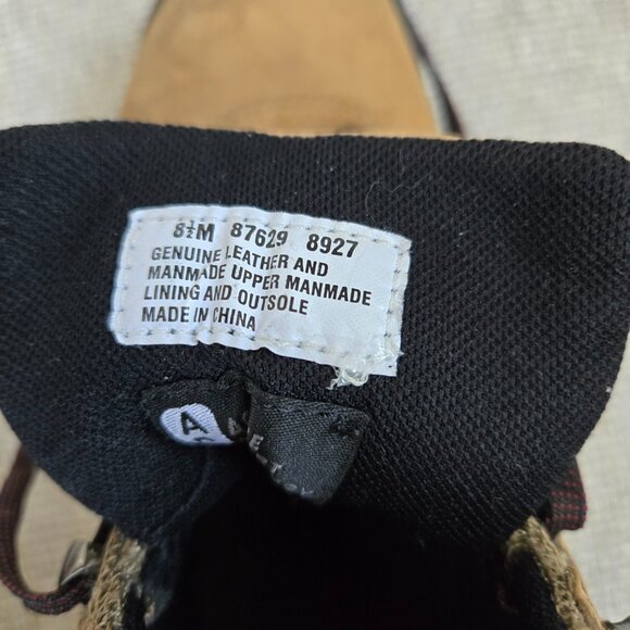 Women's Timberland hiking books size 8 1/2 M - Picture 3 of 4